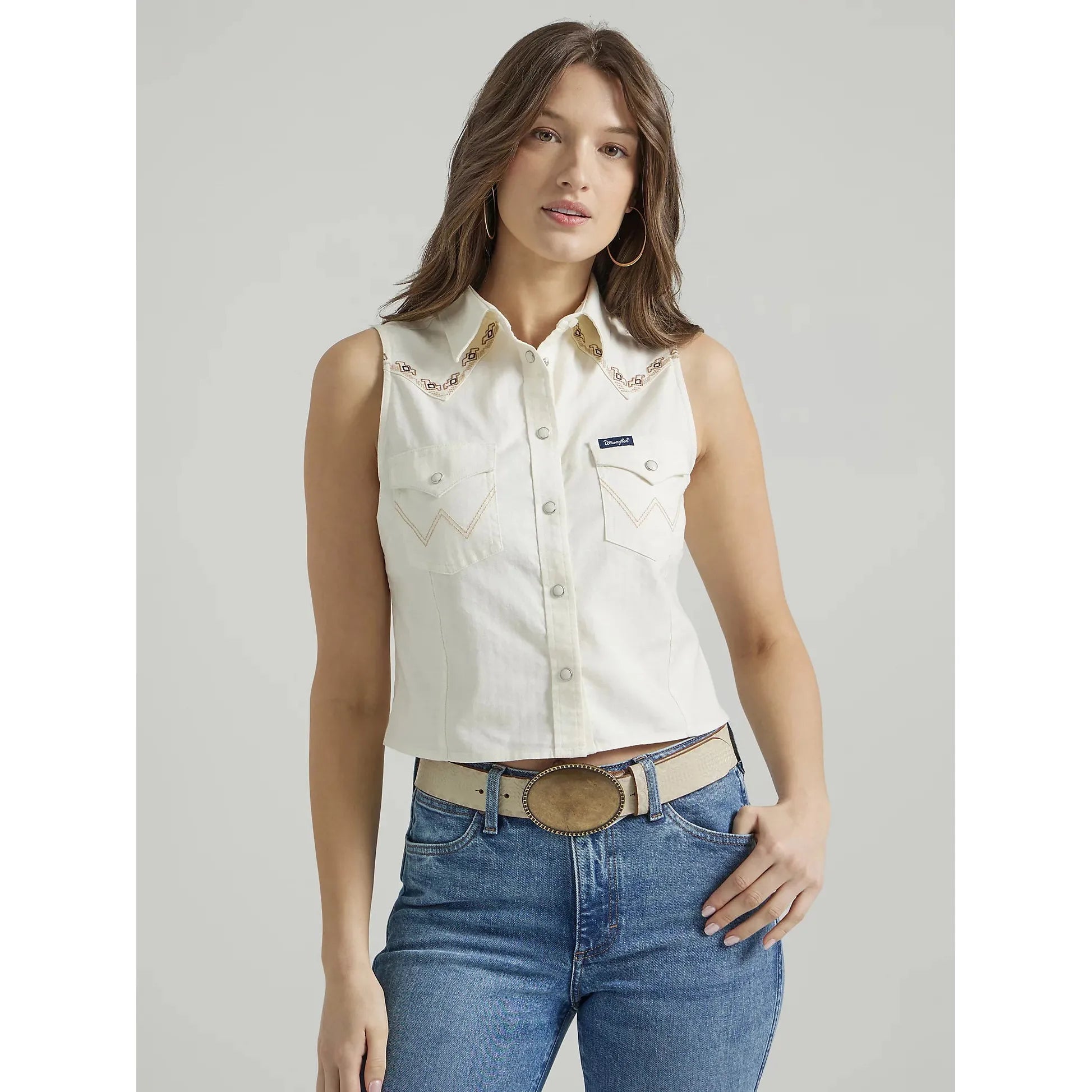 WRANGLER WOMEN'S EMBROIDERED WESTERN SNAP CROP TANK IN EGRET crew neck tank