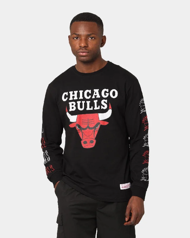 Mitchell & Ness Chicago Bulls Split Logo Repeat Long Sleeve T-Shirt Standard Black Ribbed Striped Patterned Mitchell & Ness Chicago Bulls Split Logo Repeat Long Sleeve T-Shirt Standard Black Ribbed Striped Patterned