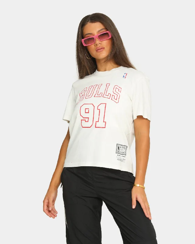 Mitchell & Ness Women's Chicago Bulls N&N Outline Oversized Vintage T-Shirt Vintage White Welt Pockets Slit Pockets Mitchell & Ness Women's Chicago Bulls N&N Outline Oversized Vintage T-Shirt Vintage White Welt Pockets Slit Pockets