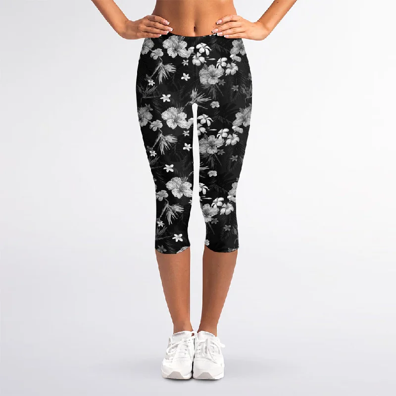 Monochrome Hawaiian Floral Print Women's Capri Leggings Cozy Textured Workout Leggings Monochrome Hawaiian Floral Print Women's Capri Leggings Cozy Textured Workout Leggings