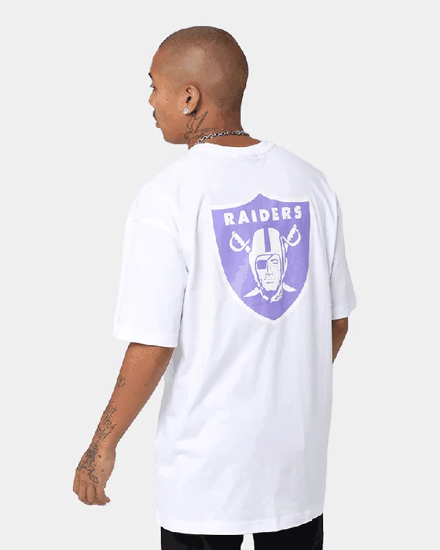 New Era Las Vegas Raiders UV Activated Oversized T-Shirt White Basic T-Shirt Crew Neck Short Sleeve New Era Las Vegas Raiders UV Activated Oversized T-Shirt White Basic T-Shirt Crew Neck Short Sleeve